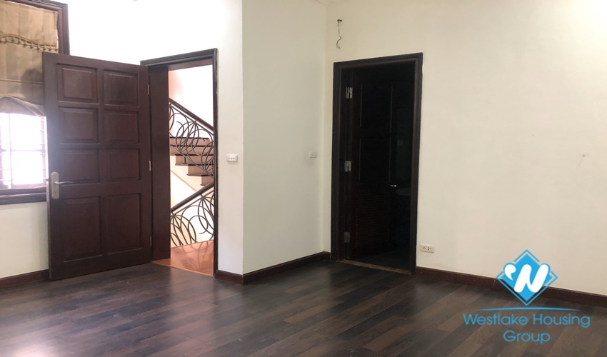 4 bedroom unfurnished house for rent near Unis